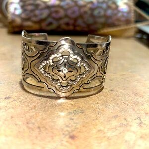 listing-status-banner